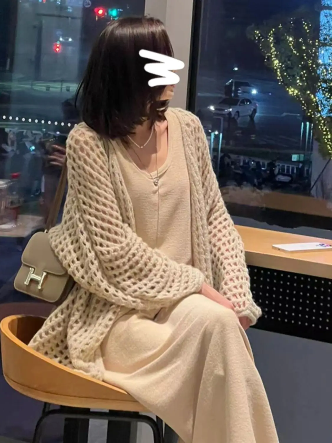 Medium-length hollow grid wool knit cardigan jacket women early spring wear loose chari tea chic tops 2024
Medium-length hollow grid wool knit cardigan jacket women early spring wear loose chari tea chic tops 2024