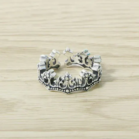 S925 sterling silver men's and women's crown exquisite open ring, retro personality, cool style chain, niche design ring 
S925 sterling silver men's and women's crown exquisite open ring, retro personality, cool style chain, niche design ring