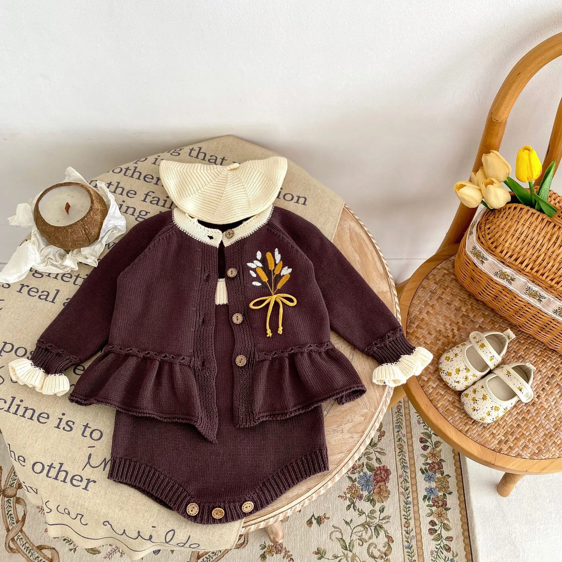 

2024 Spring Baby Girls Knitted Suit Toddler Wheat Ear Flounce Embroidered Cardigan Coat+Suspender Bodysuit Infant Casual Clothes