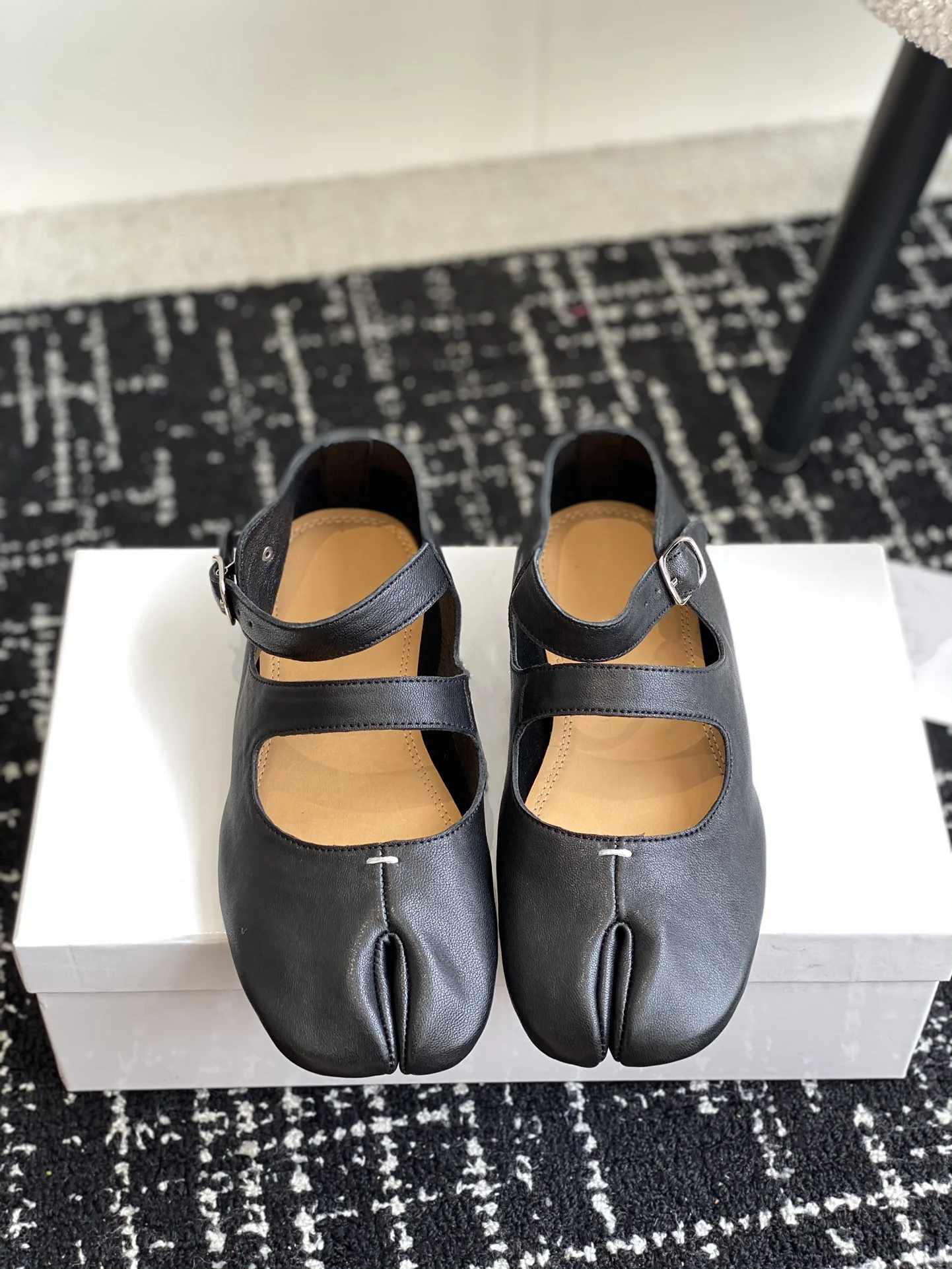 

2024 SS New Women's Split-Toe Ballet Flats Sheepskin Upper, Sheepskin Lining, Double-Layer Leather Sole, Sizes 35-40.