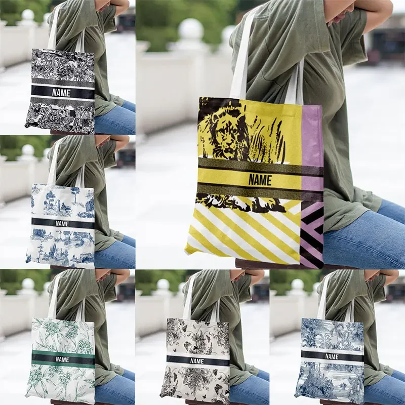 Personalized Custom Name Bridesmaid Tote Bag Wedding Gift for Teacher Luxury Brand Trend Shopper Bag for Women Aesthetic Bags
Personalized Custom Name Bridesmaid Tote Bag Wedding Gift for Teacher Luxury Brand Trend Shopper Bag for Women Aesthetic Bags