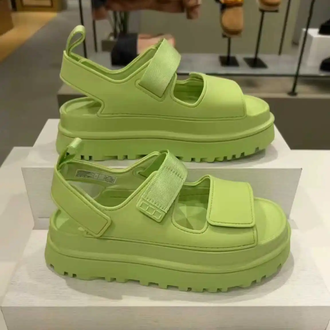 2024 Summer New Casual Comfortable Shoes Luxury Brand Buckle Strap Women Velcro Buckle Fashion Sandals Casual Beach Shoes
2024 Summer New Casual Comfortable Shoes Luxury Brand Buckle Strap Women Velcro Buckle Fashion Sandals Casual Beach Shoes