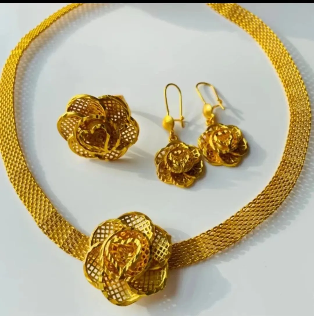Dubai 24K Gold Plated Jewelry Bridal Flower Necklace Bracelet Earring Ring Nigerian Women's Jewelry Set DD30245
Dubai 24K Gold Plated Jewelry Bridal Flower Necklace Bracelet Earring Ring Nigerian Women's Jewelry Set DD30245