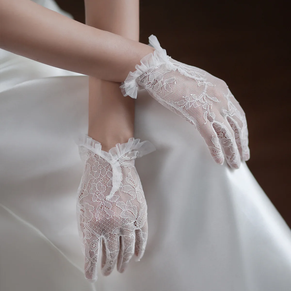 Vintage Lace Bridal Gloves White High Quality Short Party Glove All Fingers See Through Wedding Accessories
Vintage Lace Bridal Gloves White High Quality Short Party Glove All Fingers See Through Wedding Accessories
