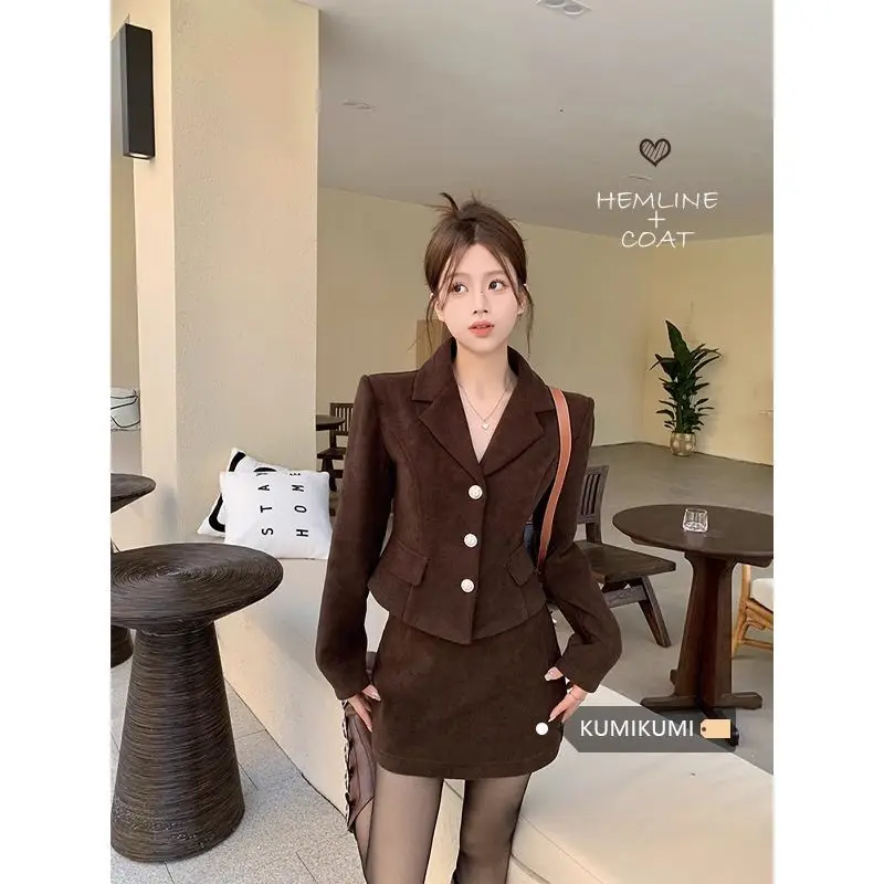 Women's Fall/Winter British Short Corduroy Short Blazer Skirt Set Vintage Solid Color Waist Cinched Suit Skirt Two-piece Sets
Women's Fall/Winter British Short Corduroy Short Blazer Skirt Set Vintage Solid Color Waist Cinched Suit Skirt Two-piece Sets