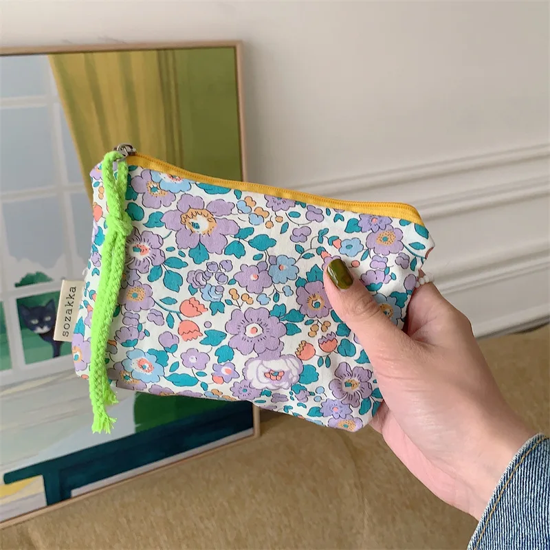 Flower Pattern Cosmetic Bag Women Toiletries Organizer Large Capacity Makeup Purse Bathing Pouch Travel Cosmetics Storage Clutch
Flower Pattern Cosmetic Bag Women Toiletries Organizer Large Capacity Makeup Purse Bathing Pouch Travel Cosmetics Storage Clutch
