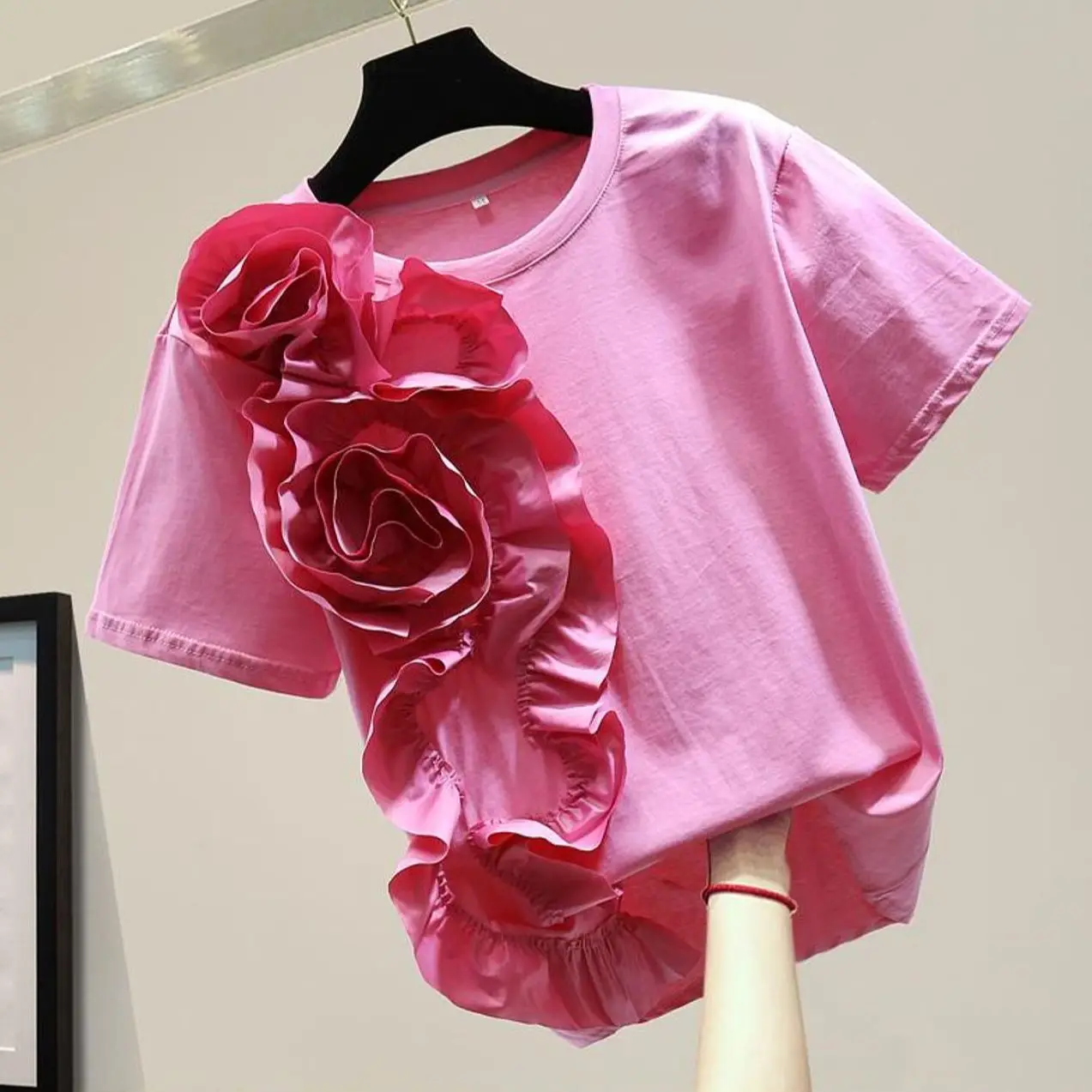 Three-dimensional Flower Tee Woman Short Sleeve Casual Versatile T-shirt Female Summer Loose Mujer Camisetas Chic White Tops
Three-dimensional Flower Tee Woman Short Sleeve Casual Versatile T-shirt Female Summer Loose Mujer Camisetas Chic White Tops