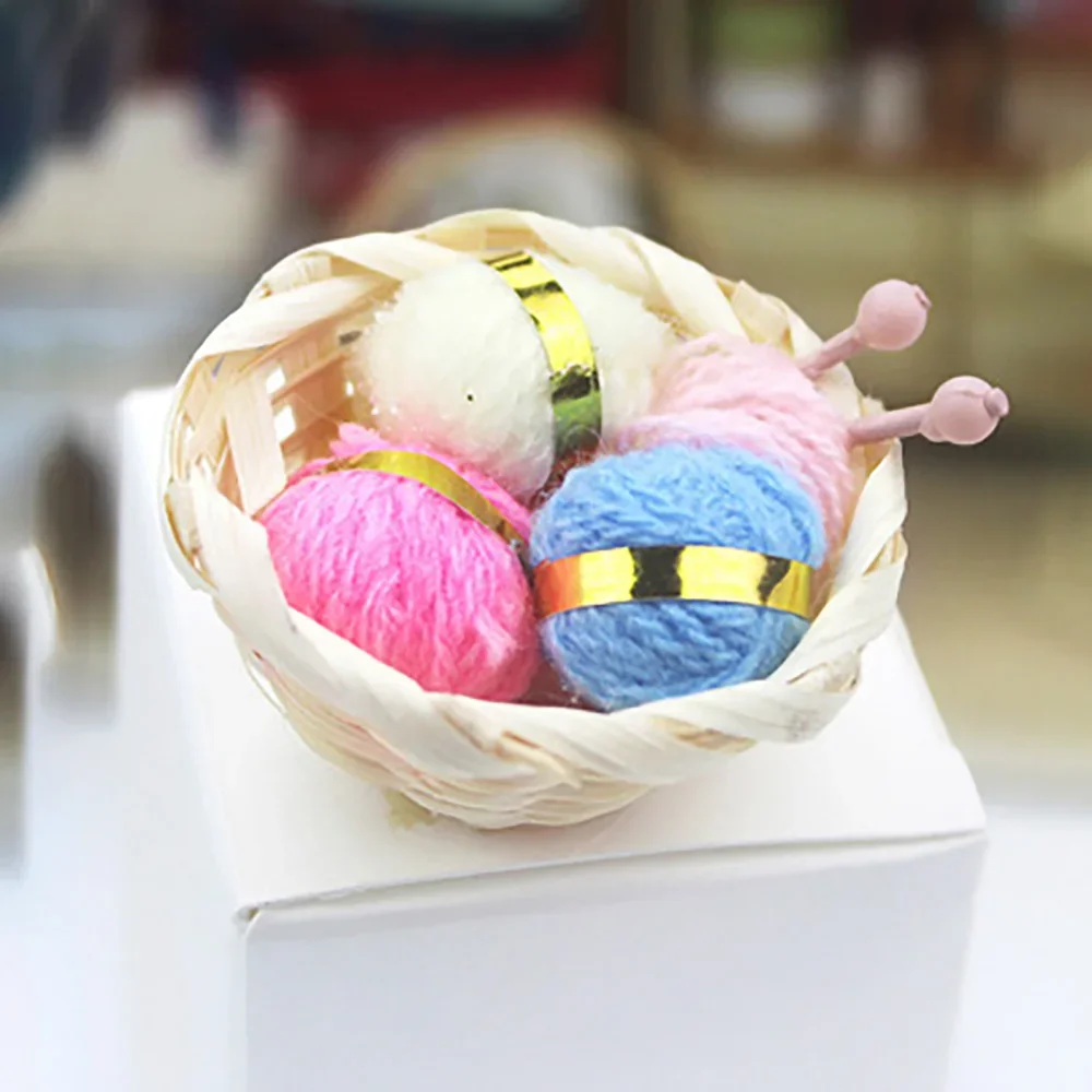 1Pcs 1/12 Doll House Miniature Knitting Wool Basket Simulation Wool Model Toy Mini Decoration Dollhouse Accessories
1Pcs 1/12 Doll House Miniature Knitting Wool Basket Simulation Wool Model Toy Mini Decoration Dollhouse Accessories