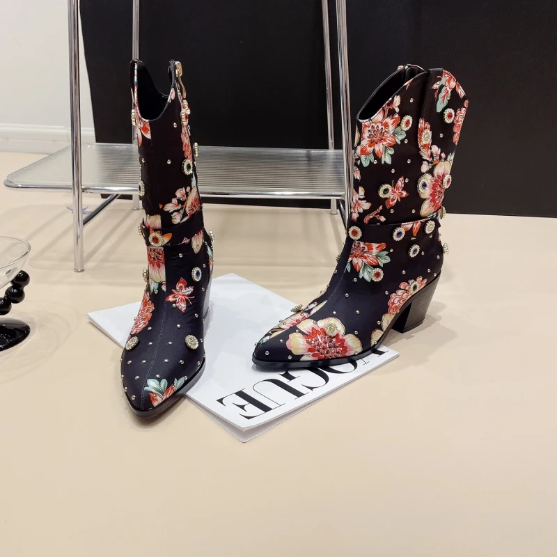 New Autumn and Winter Women's Boots with Rhinestone Rivets Mid-tube Rhinestone Print Chunky Heel Women's Boots
New Autumn and Winter Women's Boots with Rhinestone Rivets Mid-tube Rhinestone Print Chunky Heel Women's Boots