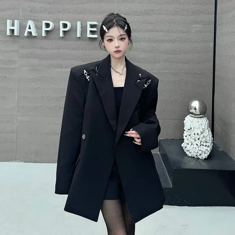 Women's Winter Retro Casual Shoulder Pad Metal Button Short Suit Jacket Black Hepburn Style Loose Single Breasted Suit Jacket
Women's Winter Retro Casual Shoulder Pad Metal Button Short Suit Jacket Black Hepburn Style Loose Single Breasted Suit Jacket