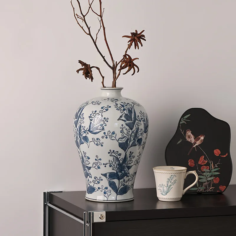 New Chinese Style Retro Jingdezhen Blue and White Porcelain Vase Flower Utensils Ornaments Flower Arrangement Decoration
New Chinese Style Retro Jingdezhen Blue and White Porcelain Vase Flower Utensils Ornaments Flower Arrangement Decoration