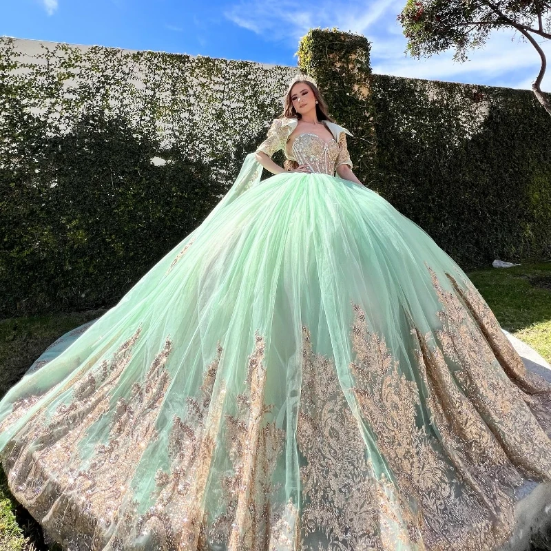Princess Green Square Neck Ball Gown Quinceanera Dresses Celebrity Party Gowns Beaded Gold Appliques Lace Tull Vestido 15 De
Princess Green Square Neck Ball Gown Quinceanera Dresses Celebrity Party Gowns Beaded Gold Appliques Lace Tull Vestido 15 De