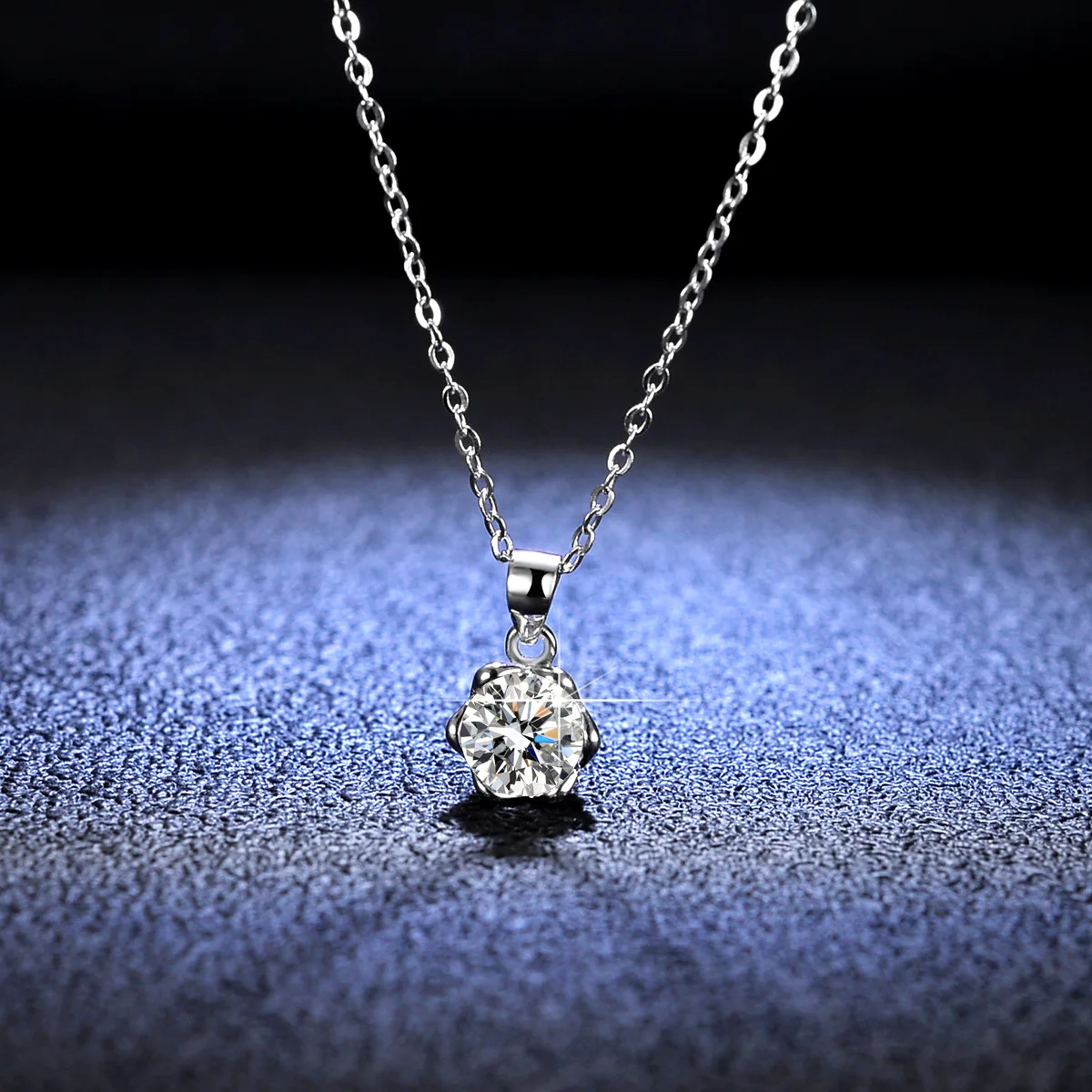 

D color moissanite necklace women's plum flower pendant 925 imprint 18K gold VVS1 diamond can be customized PT950 platinum