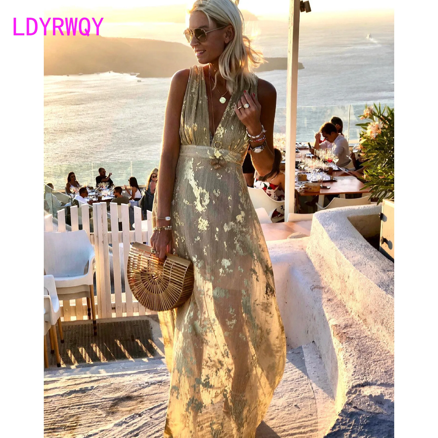 New sexy V-neck hot stamping dress for spring and summer, casual vacation, party, women's dress, large swing skirt
New sexy V-neck hot stamping dress for spring and summer, casual vacation, party, women's dress, large swing skirt