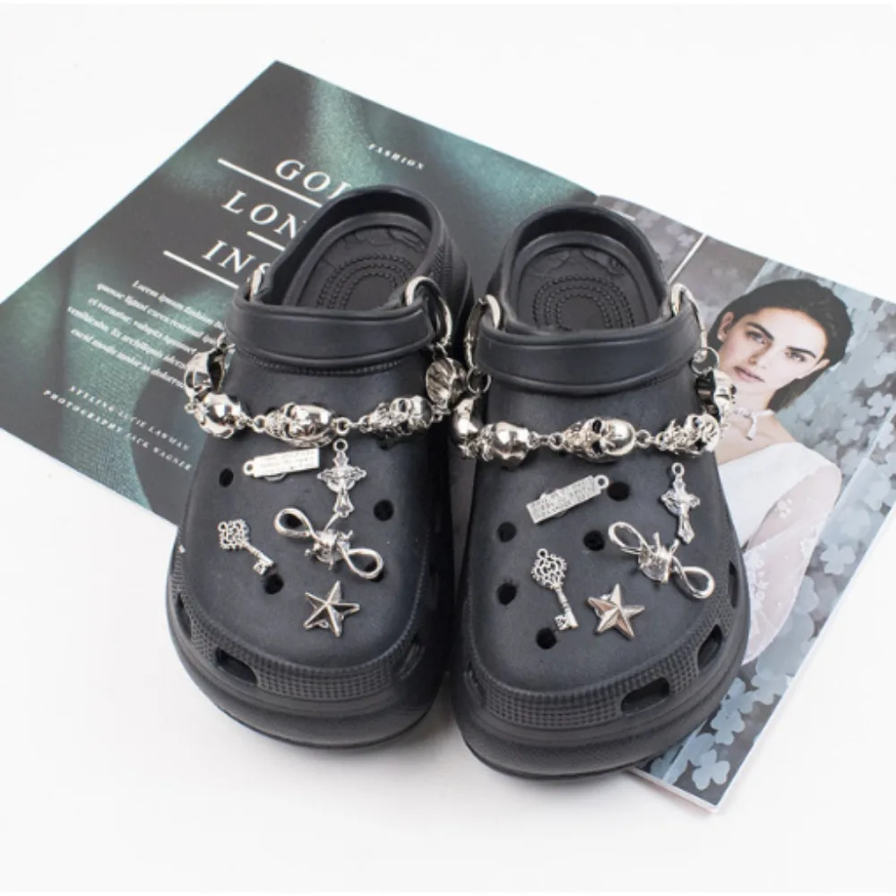 Высококачественные Подвески с заклепками Croc, металлические подвески с крутой цепочкой для украшения обуви Croc, аксессуары для девочек, Женские аксессуары, подарки
Высококачественные Подвески с заклепками Croc, металлические подвески с крутой цепочкой для украшения обуви Croc, аксессуары для девочек, Женские аксессуары, подарки