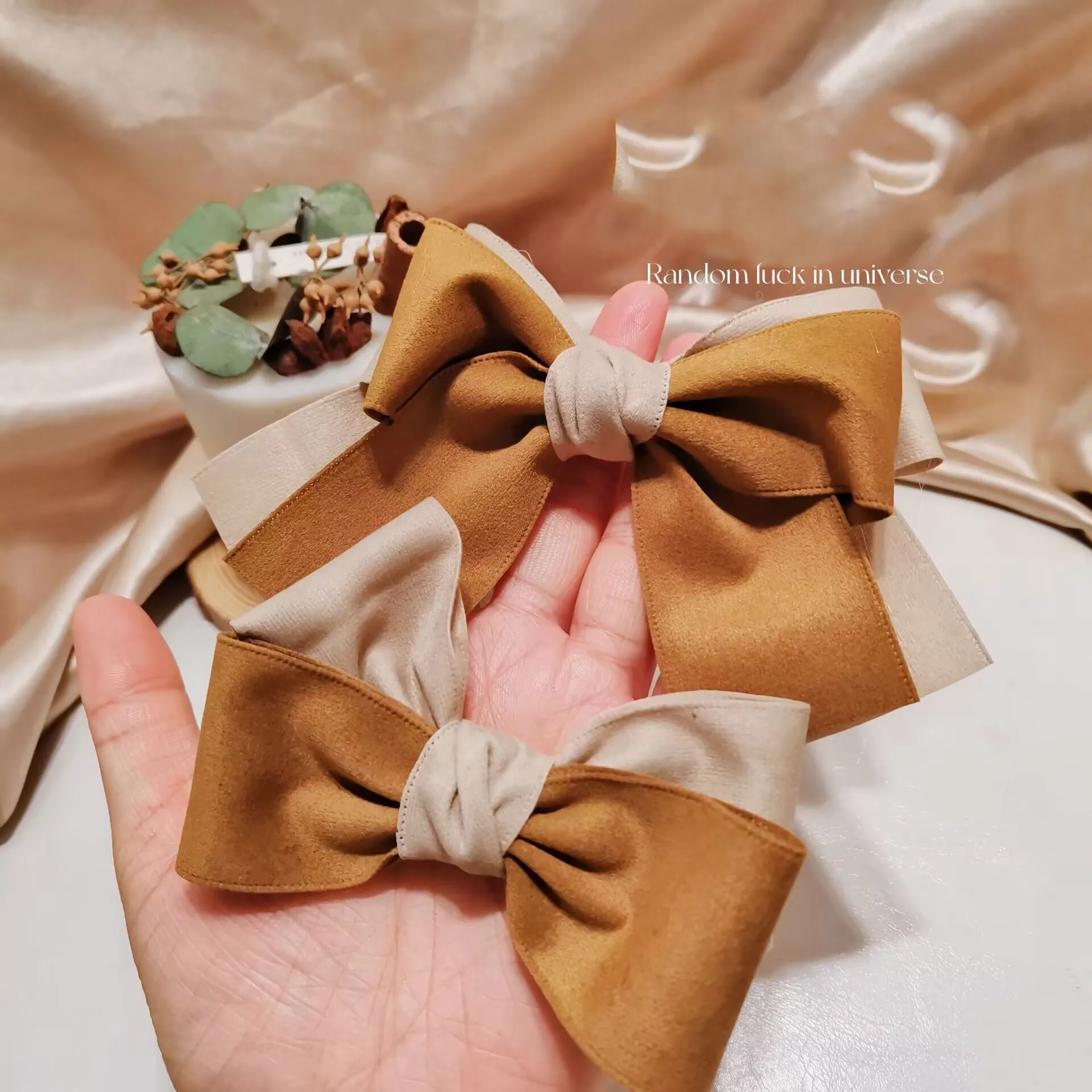 

4 Inch Classical Hair Bows Baby Girl Leather Hairbows Hair Clips New Year Hair Clips Christmas Gift For Your Honey