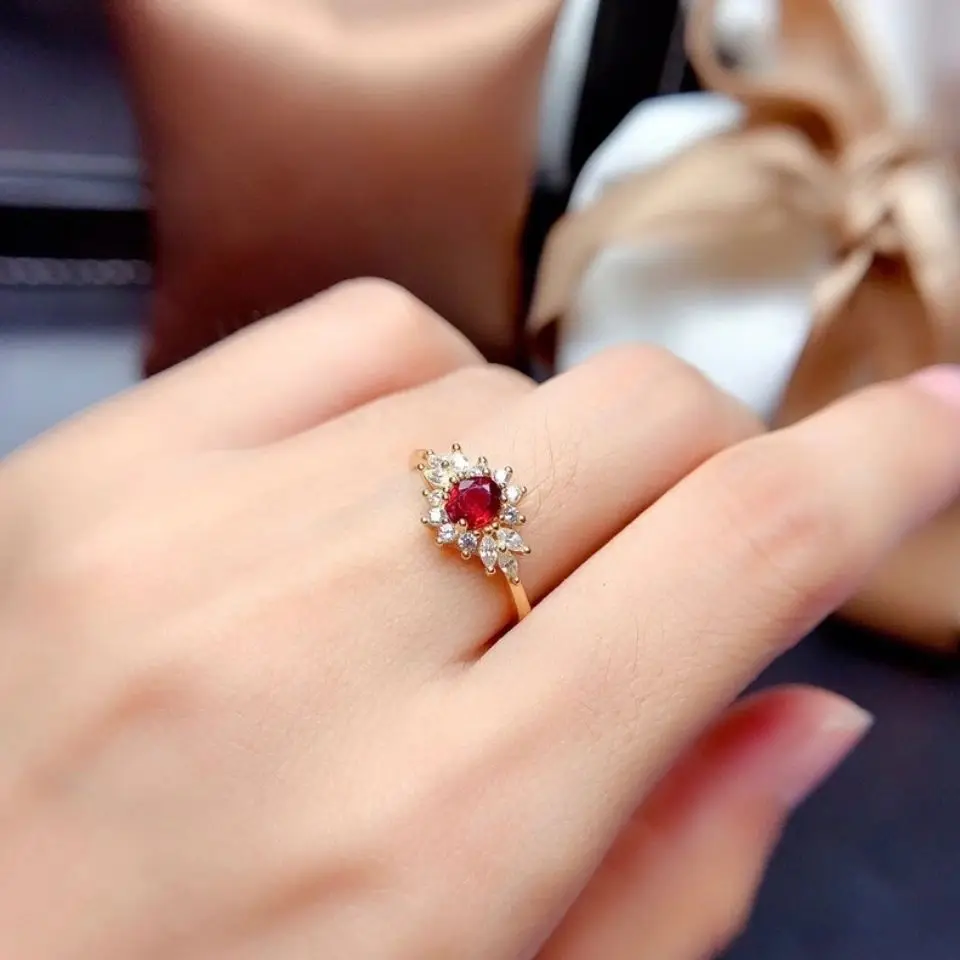 Natural garnet oval fine flash diamond S925 silver ring female retro temperament 18K inlaid adjustable
Natural garnet oval fine flash diamond S925 silver ring female retro temperament 18K inlaid adjustable