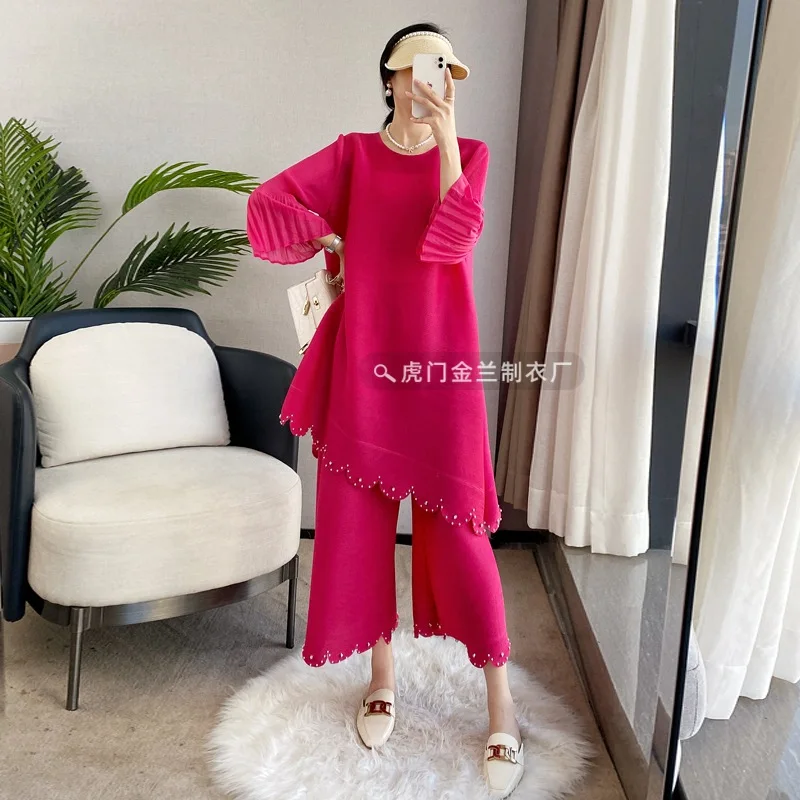 2023 New Pleated Two Piece Set Women Beaded Solid Tops Fashion Wide Leg Harem Straight Pants Suit Designer Vintage Clothes
2023 New Pleated Two Piece Set Women Beaded Solid Tops Fashion Wide Leg Harem Straight Pants Suit Designer Vintage Clothes