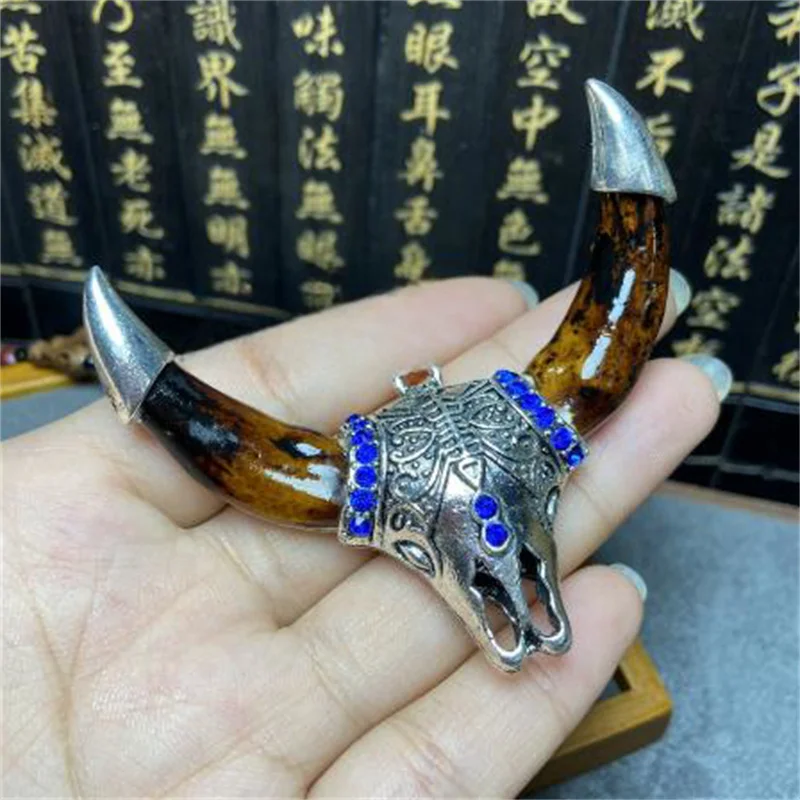 Little Fairy/ Old Tibetan Silver Inlaid Boar Tooth Wolf Tooth Cow Head Necklace Pendant Fashion Jewelry Men Women Couple Gift
Little Fairy/ Old Tibetan Silver Inlaid Boar Tooth Wolf Tooth Cow Head Necklace Pendant Fashion Jewelry Men Women Couple Gift