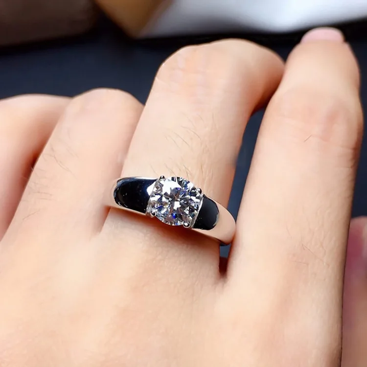 Trendy Men's Ring Platinum Simulation Diamond Ring 2 Carat Moissanite Ring Men's Wedding Ring
Trendy Men's Ring Platinum Simulation Diamond Ring 2 Carat Moissanite Ring Men's Wedding Ring