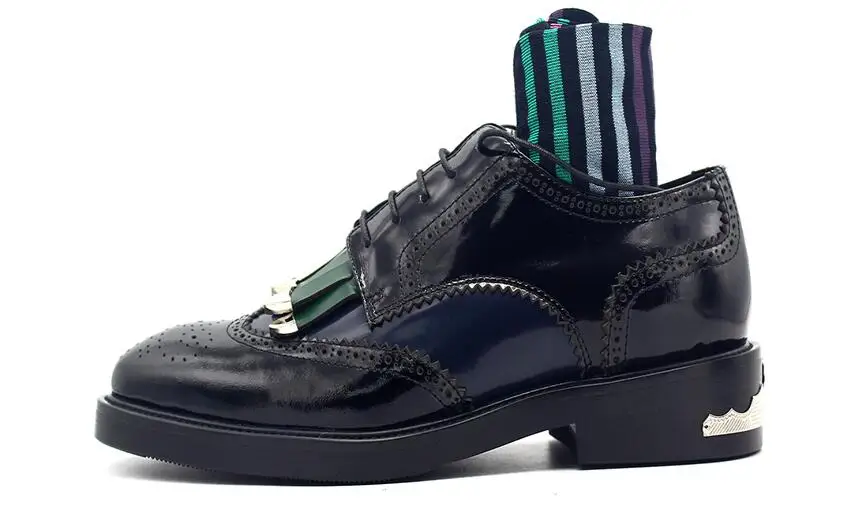 Hot Metal Carved Men Shoes Genuine Leather Shoes for men High Quality Fashion Casual Shoes
Hot Metal Carved Men Shoes Genuine Leather Shoes for men High Quality Fashion Casual Shoes