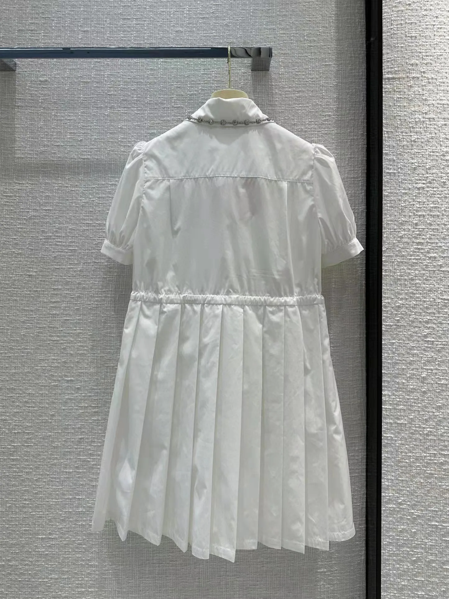 2023 New fashion good quality imported cotton poplin leader draw rope pressed pleated skirt temperament dress
2023 New fashion good quality imported cotton poplin leader draw rope pressed pleated skirt temperament dress