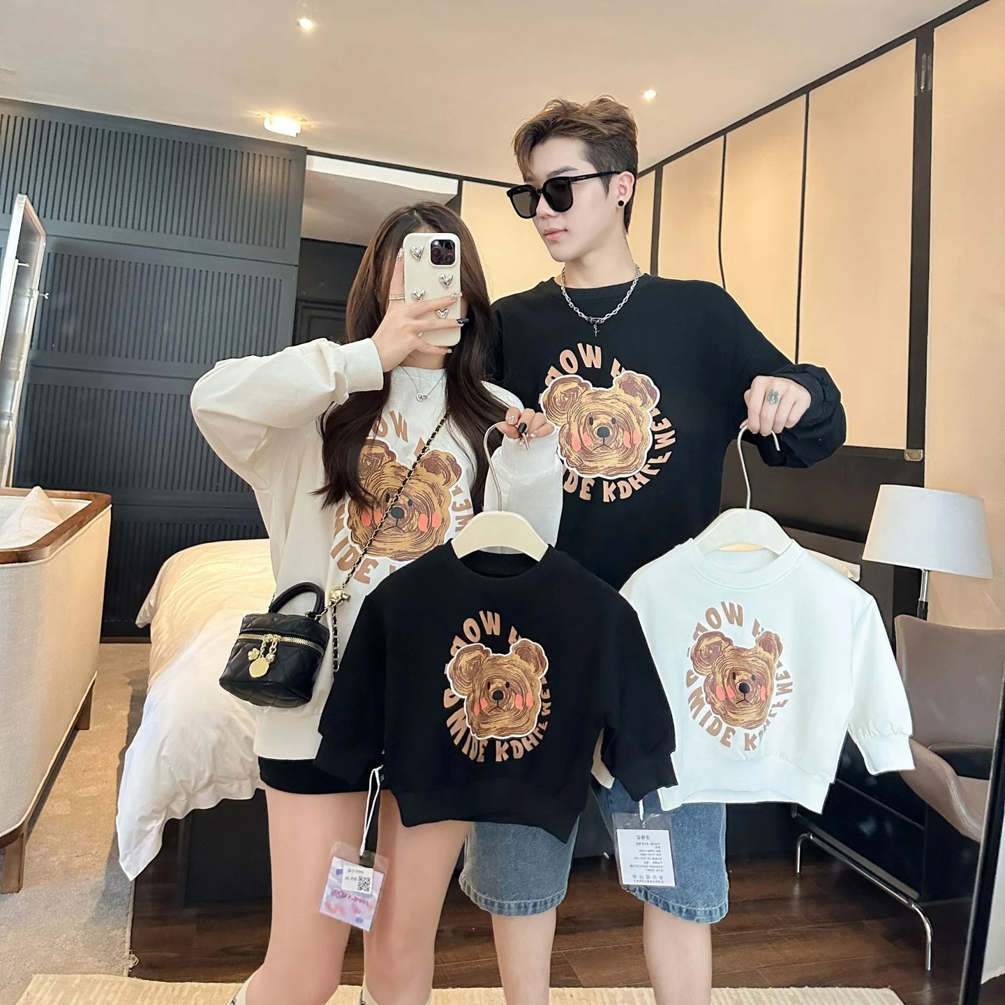 Parent-child Sweatshirt for The Whole Family Autumn Winter Mother Daughter Matching Tops Father and Son Shirts Infant Bodysuit
Parent-child Sweatshirt for The Whole Family Autumn Winter Mother Daughter Matching Tops Father and Son Shirts Infant Bodysuit