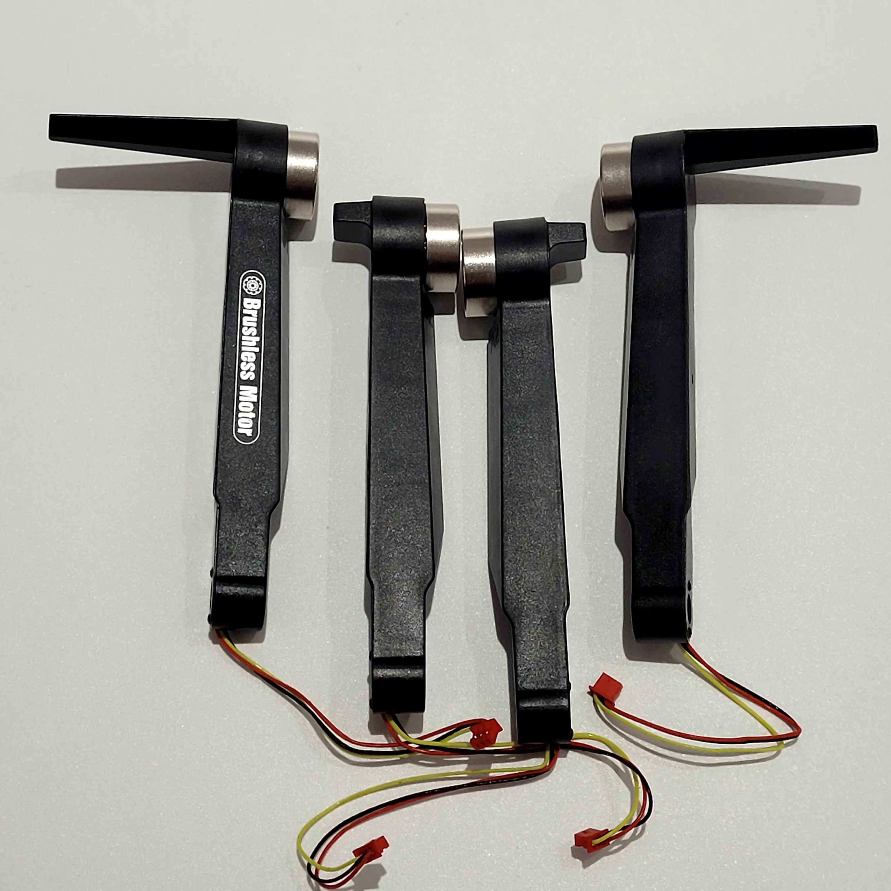 V168 запасная деталь для радиоуправляемого дрона Motor A1/A2/B1/B2 Arm с бесщеточным двигателем V168 Запчасти для квадрокоптера, аксессуары для замены
V168 запасная деталь для радиоуправляемого дрона Motor A1/A2/B1/B2 Arm с бесщеточным двигателем V168 Запчасти для квадрокоптера, аксессуары для замены