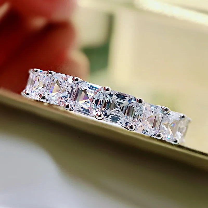 Кольцо из серебра S925 пробы с изумрудом, инкрустированное фианитом 4 мм, модное универсальное эксклюзивное ювелирное изделие для женщин
Кольцо из серебра S925 пробы с изумрудом, инкрустированное фианитом 4 мм, модное универсальное эксклюзивное ювелирное изделие для женщин