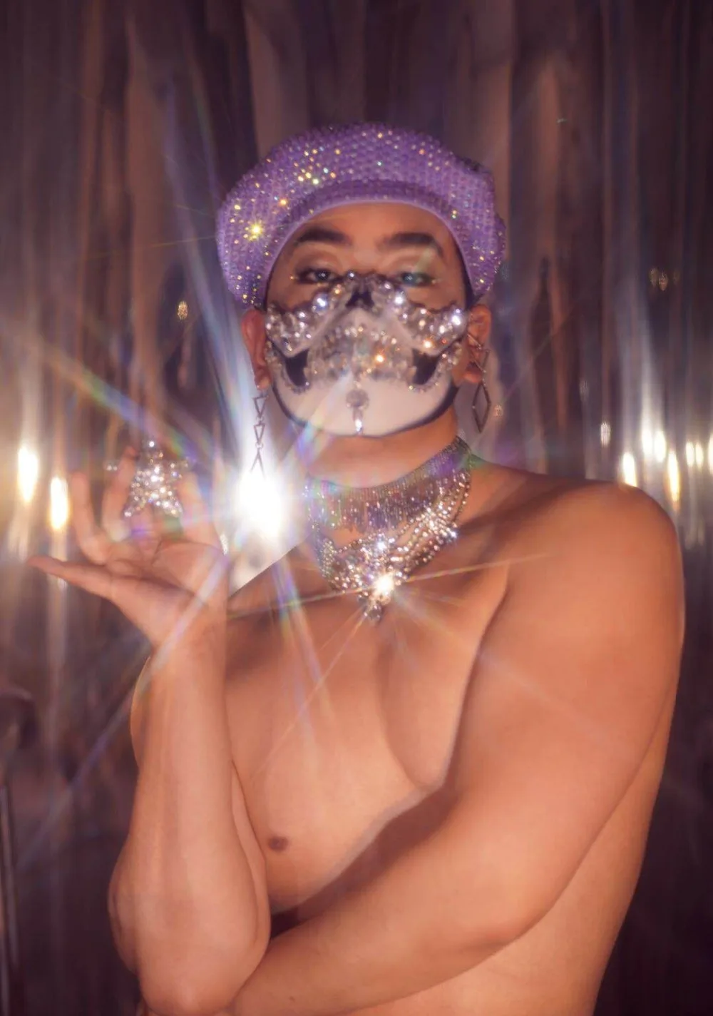 Red Yellow Purple Crystal Hat Full Rhinestone Hat DJ Bar Nightclub Male and Female Singers Stage Performance Decoration Headgear
Red Yellow Purple Crystal Hat Full Rhinestone Hat DJ Bar Nightclub Male and Female Singers Stage Performance Decoration Headgear