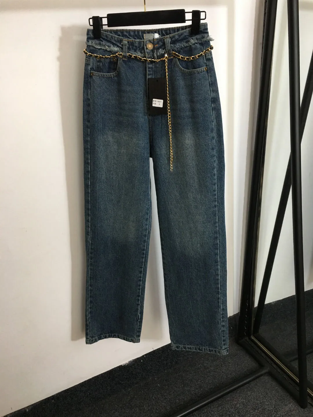 New Women Autumn Chain Belt Luxury Letters Long Style Jeans Street Fashion Blue Pants Ladies Clothing Commuting Casual Trousers
New Women Autumn Chain Belt Luxury Letters Long Style Jeans Street Fashion Blue Pants Ladies Clothing Commuting Casual Trousers