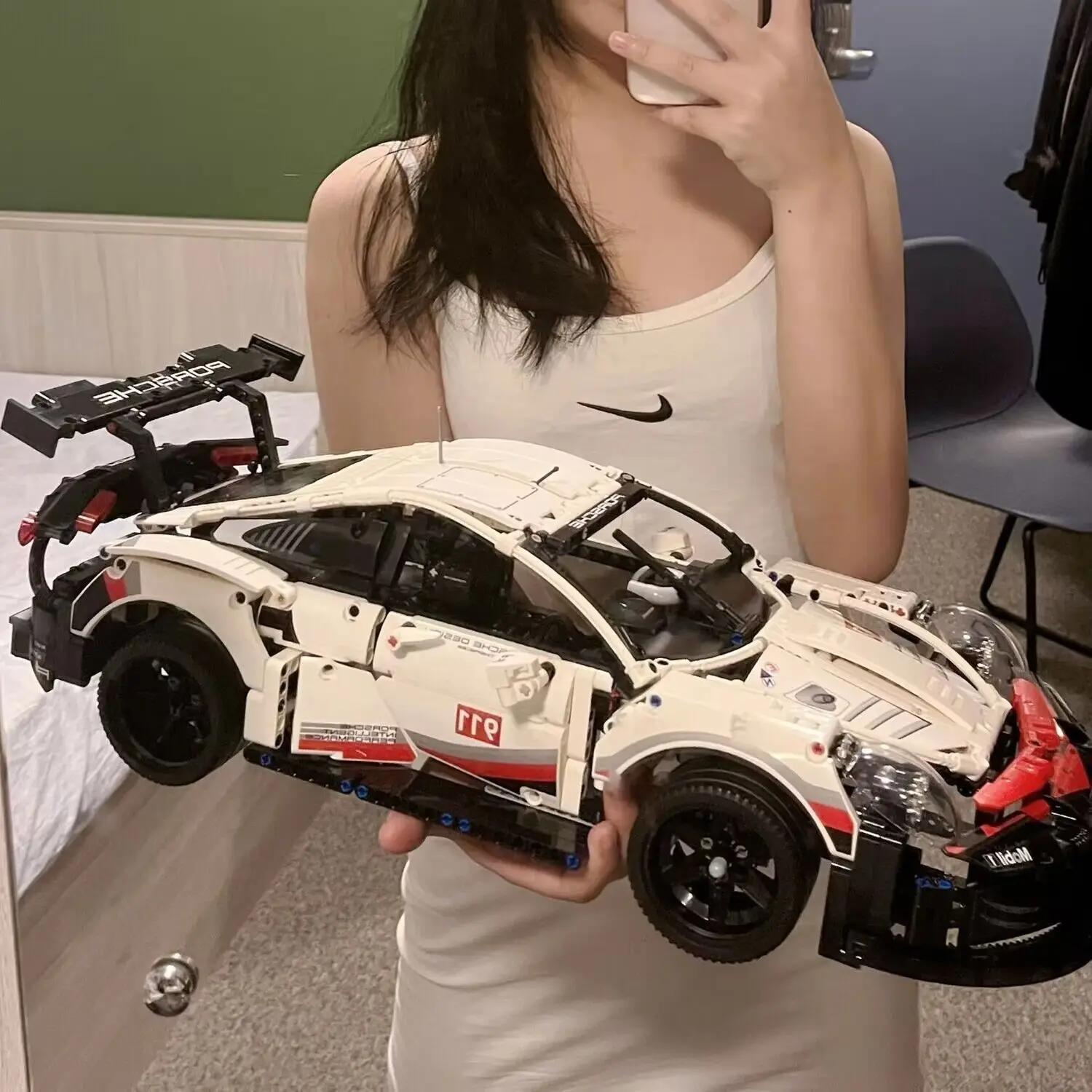 Chinese building blocks Porsche 911 remote-controlled sports car, high difficulty children's puzzle assembly toy, boy gift 1500
Chinese building blocks Porsche 911 remote-controlled sports car, high difficulty children's puzzle assembly toy, boy gift 1500