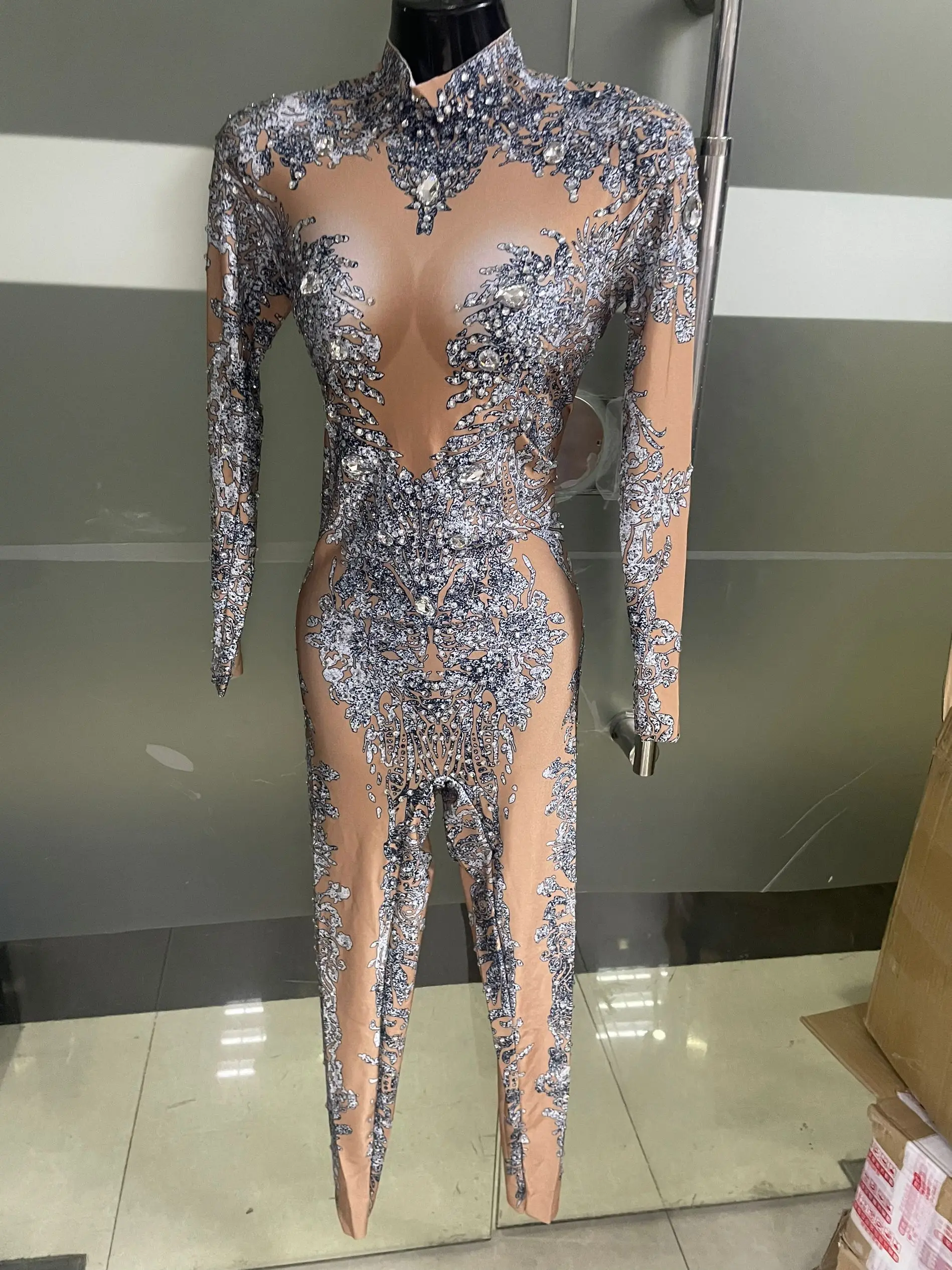 Sexy Rhinestones Bodysuit Stage Outfit Female Singer Nightclub bar party girl nude bodysuits club jumpsuit
Sexy Rhinestones Bodysuit Stage Outfit Female Singer Nightclub bar party girl nude bodysuits club jumpsuit