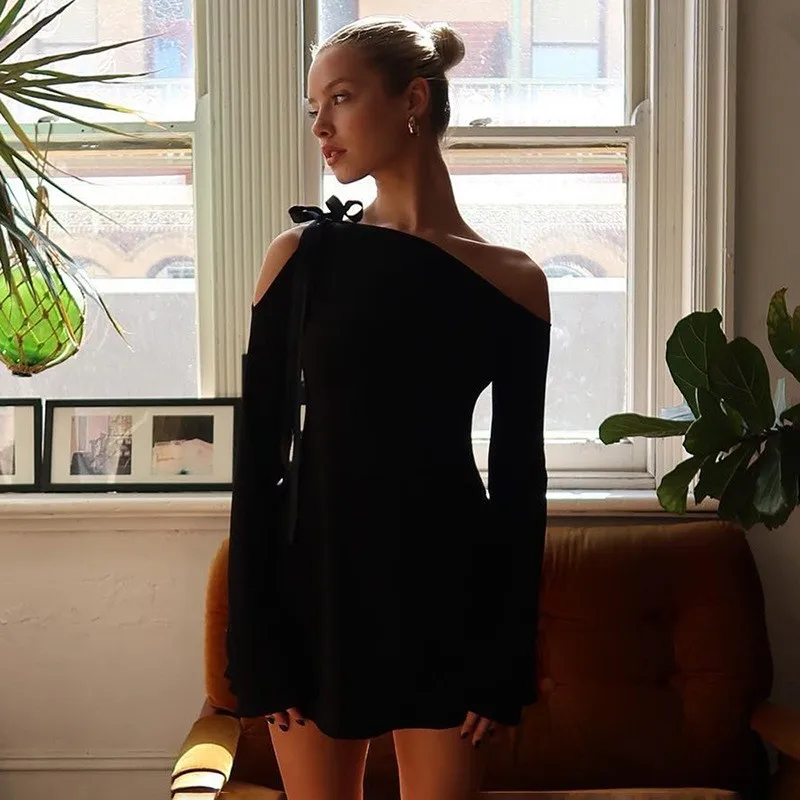 Black Bodycon Mini Dress Sexy Women Long Sleeve Hollow Out Strapless Bandage Slim Inclied Shoulder Party Night Dresses
Black Bodycon Mini Dress Sexy Women Long Sleeve Hollow Out Strapless Bandage Slim Inclied Shoulder Party Night Dresses