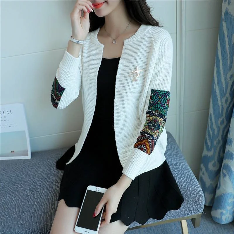 Women Spring Autumn New Korean Knitwear Cardigan Jacket Fashion Long Sleeve Knitwear Sweater Women Splicing Loose Sweaters Coat
Women Spring Autumn New Korean Knitwear Cardigan Jacket Fashion Long Sleeve Knitwear Sweater Women Splicing Loose Sweaters Coat