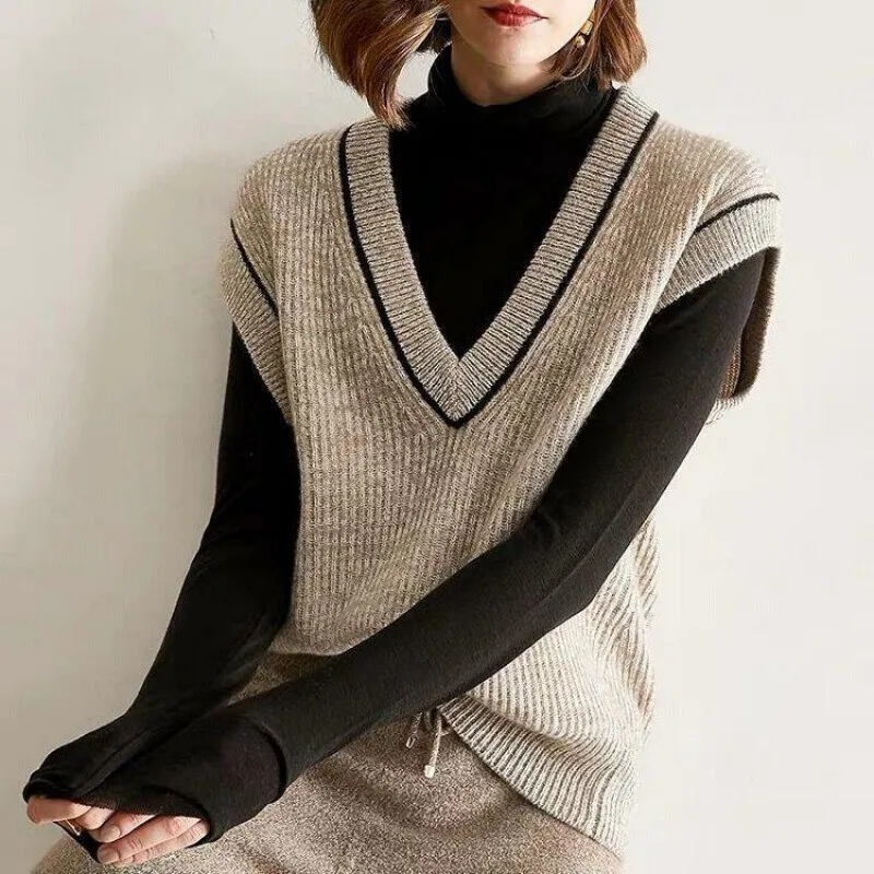 New Autumn and Winter Sweater Knitted Vest Female Loose and Lazy Style V-neck Outerwear Sleeveless Waistcoat
New Autumn and Winter Sweater Knitted Vest Female Loose and Lazy Style V-neck Outerwear Sleeveless Waistcoat