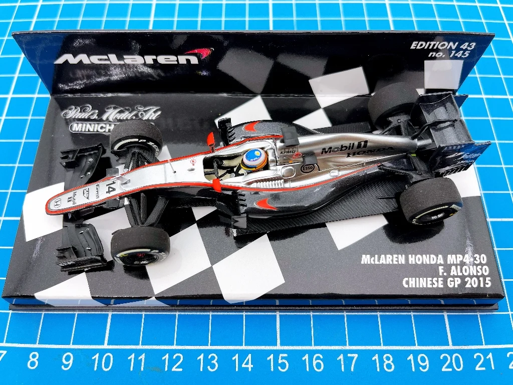 Миниатюрная модель автомобиля в масштабе 1:43 F1 MP4-30 2015 Фернандо Алонсо из Китая Ограниченная серия резиновый Металл статическая модель автомобиля игрушка подарок
Миниатюрная модель автомобиля в масштабе 1:43 F1 MP4-30 2015 Фернандо Алонсо из Китая Ограниченная серия резиновый Металл статическая модель автомобиля игрушка подарок