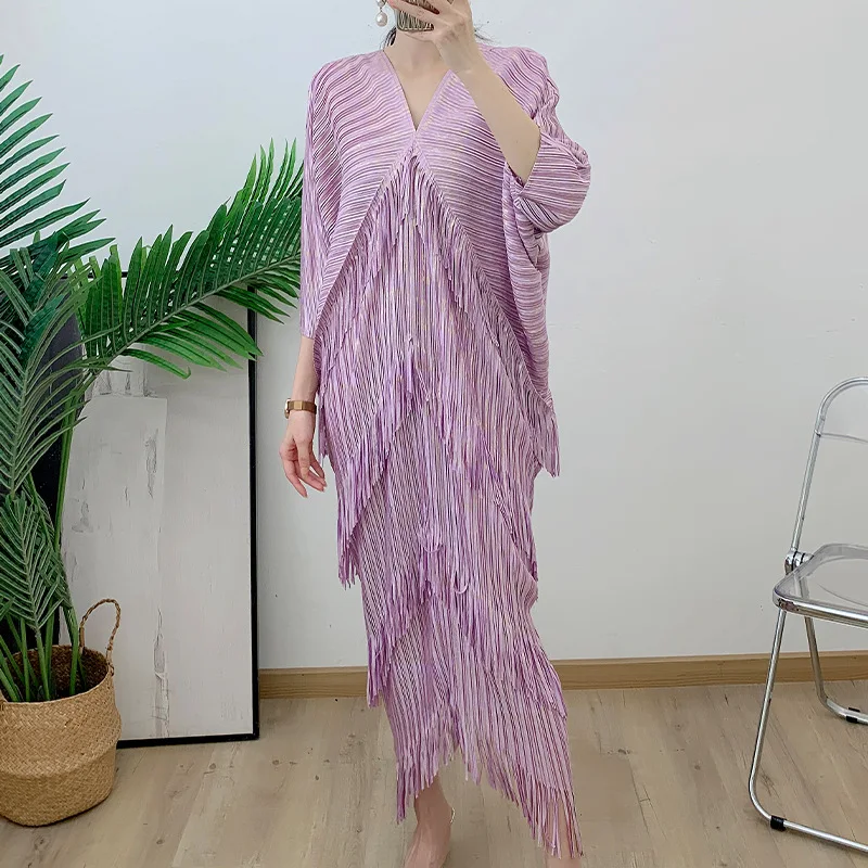 

Pleated Fringed Skirt 2024 Autumn New Female Contrast Color V-neck Loose and Elegant Minority Temperament Celebrity Style