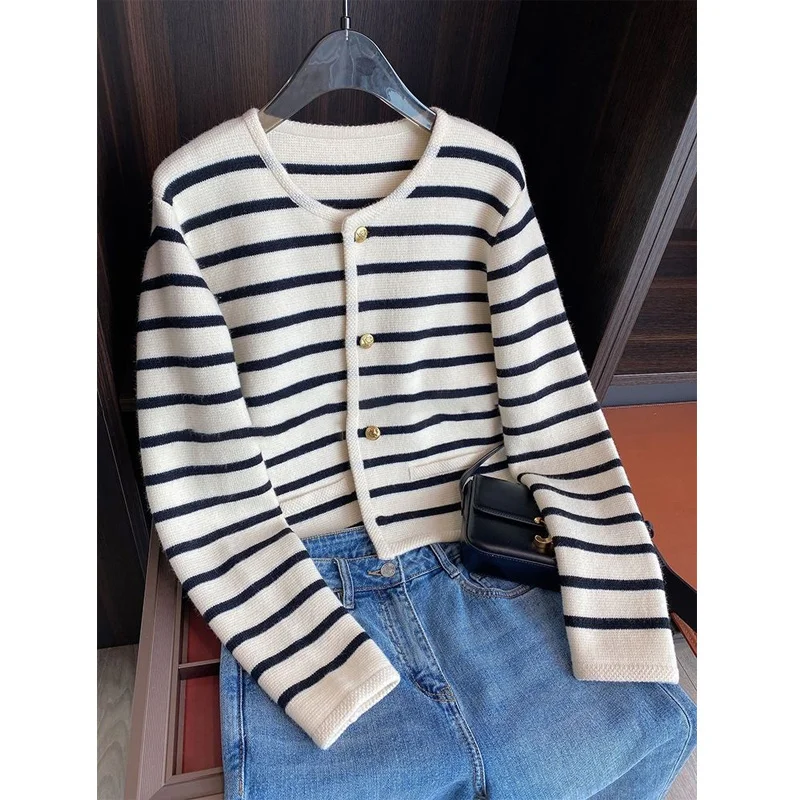 Sweet Contrast Knitting Cardigan Autumn New Long Sleeve O-Neck Youth All-match Sweater Fashion Temperament Women Clothing
Sweet Contrast Knitting Cardigan Autumn New Long Sleeve O-Neck Youth All-match Sweater Fashion Temperament Women Clothing