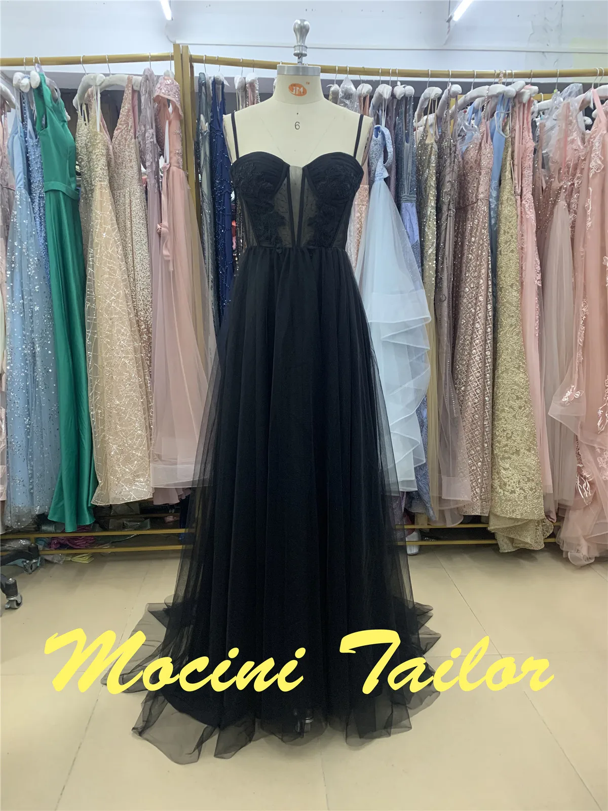 2024 HOT Black Color Lace Tulle Back Strap Trailing Evening Dress Beadings Trapless elegant luckgirls mocini tailor
2024 HOT Black Color Lace Tulle Back Strap Trailing Evening Dress Beadings Trapless elegant luckgirls mocini tailor