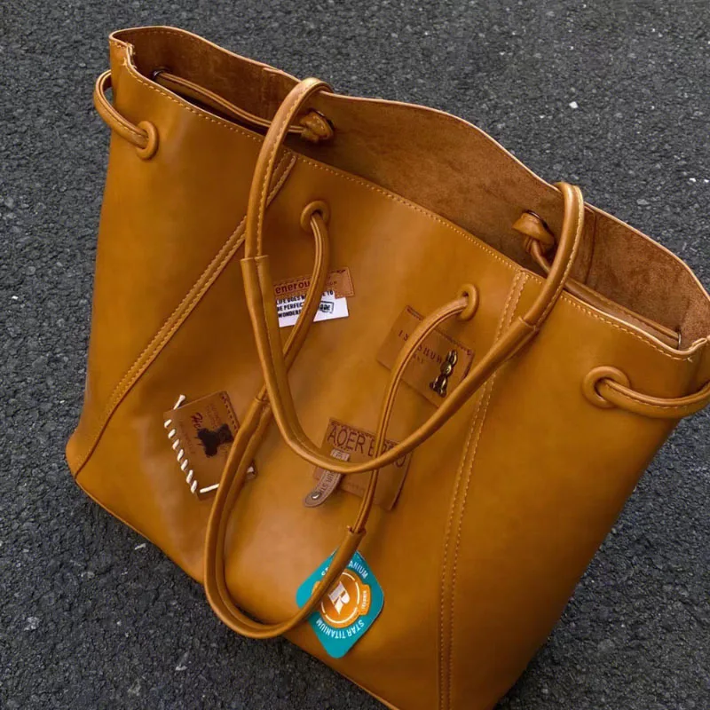 Autumn Winter Vintage Tote Bag 2023 New Label Design Sense Large Capacity Commuter Pack Premium Handbag Single Pop Shoulder Bags
Autumn Winter Vintage Tote Bag 2023 New Label Design Sense Large Capacity Commuter Pack Premium Handbag Single Pop Shoulder Bags