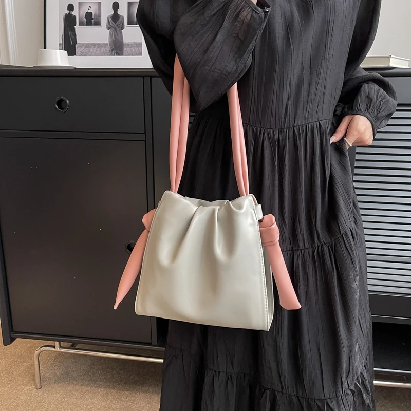 Brand Designer Soft Vegan Leather Bucket Handbag and Purses Women Shoulder Crossbody Bags 2023 New TieKnot Ladies Messenger Bags
Brand Designer Soft Vegan Leather Bucket Handbag and Purses Women Shoulder Crossbody Bags 2023 New TieKnot Ladies Messenger Bags