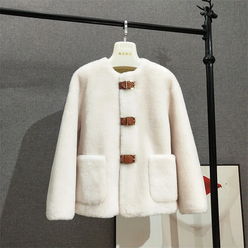 2023 New Fashion Women Jacket Wool Fur Sold O-Neck Female Parkas Thicken Warm Women's Short Coat Beige White Brown Black
2023 New Fashion Women Jacket Wool Fur Sold O-Neck Female Parkas Thicken Warm Women's Short Coat Beige White Brown Black