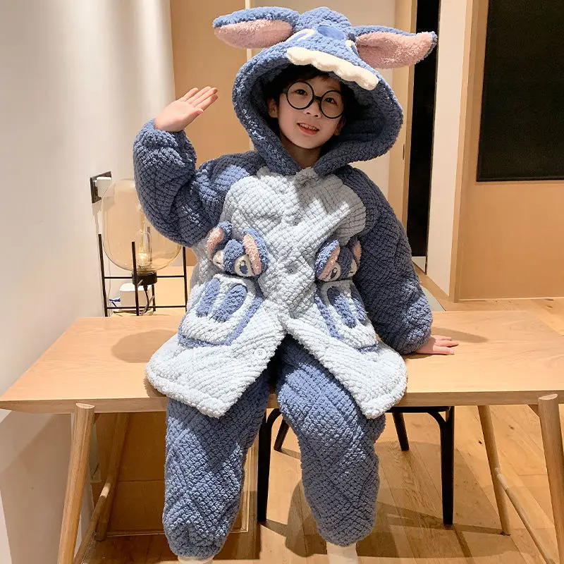 Рождество 2024, комплект пижам с капюшоном из мультфильма Disney Stitch, фланелевая одежда, корейская детская одежда, зимняя мультяшная одежда для маленьких мальчиков
Рождество 2024, комплект пижам с капюшоном из мультфильма Disney Stitch, фланелевая одежда, корейская детская одежда, зимняя мультяшная одежда для маленьких мальчиков