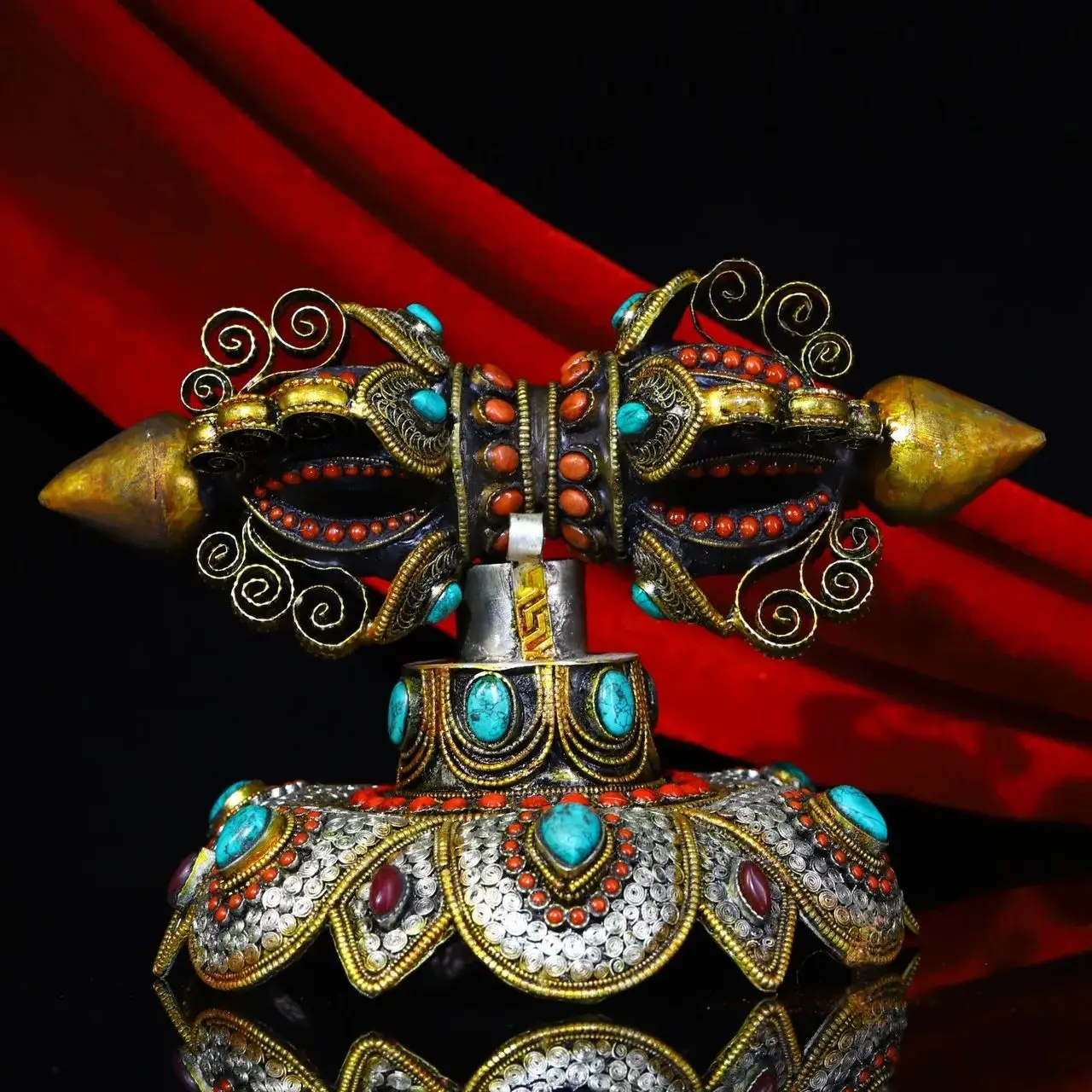 8"Tibetan Temple Collection Old Tibetan Silver Gilded Mosaic Gem Vajra Phurpa Lotus Base Amulet Dharma Worship Hall Town house
8"Tibetan Temple Collection Old Tibetan Silver Gilded Mosaic Gem Vajra Phurpa Lotus Base Amulet Dharma Worship Hall Town house