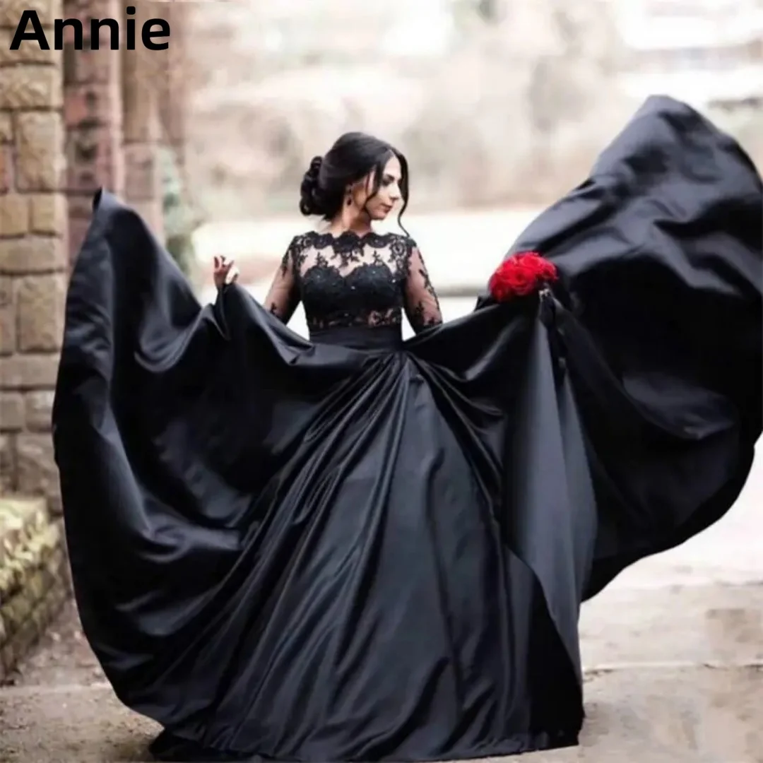 Annie Black Lace Satin Evening Dress Long Sleeve A-line Prom Dresses فساتين السهرة Gothic Wedding Dress A-shaped Party Dress
Annie Black Lace Satin Evening Dress Long Sleeve A-line Prom Dresses فساتين السهرة Gothic Wedding Dress A-shaped Party Dress