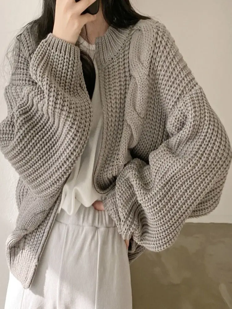 Long Sleeved Coat Women's New Vintage Hollow Out Sweater Slouchy Loose Zipper Solid Thick Thread Knitted Cardigan YL105
Long Sleeved Coat Women's New Vintage Hollow Out Sweater Slouchy Loose Zipper Solid Thick Thread Knitted Cardigan YL105