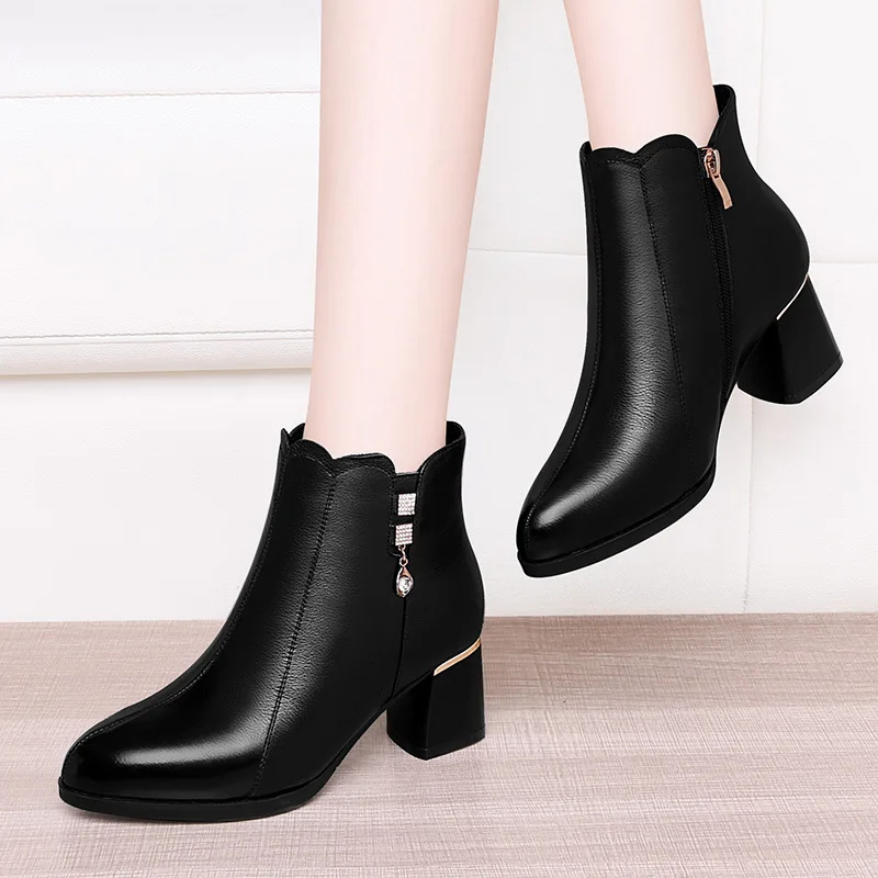 Fashion Women Boots Genuine Leather 5.1CM Square Heel Round Toe Side Zipper British Style Korean Style Winter Womens Shoes New
Fashion Women Boots Genuine Leather 5.1CM Square Heel Round Toe Side Zipper British Style Korean Style Winter Womens Shoes New