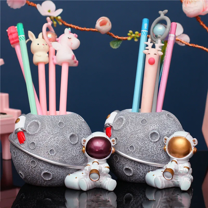 Astronaut Figurines Pen Holder Pencil Cup Spaceman Statue Resin Desktop Decor Table Mini Sculpture
Astronaut Figurines Pen Holder Pencil Cup Spaceman Statue Resin Desktop Decor Table Mini Sculpture