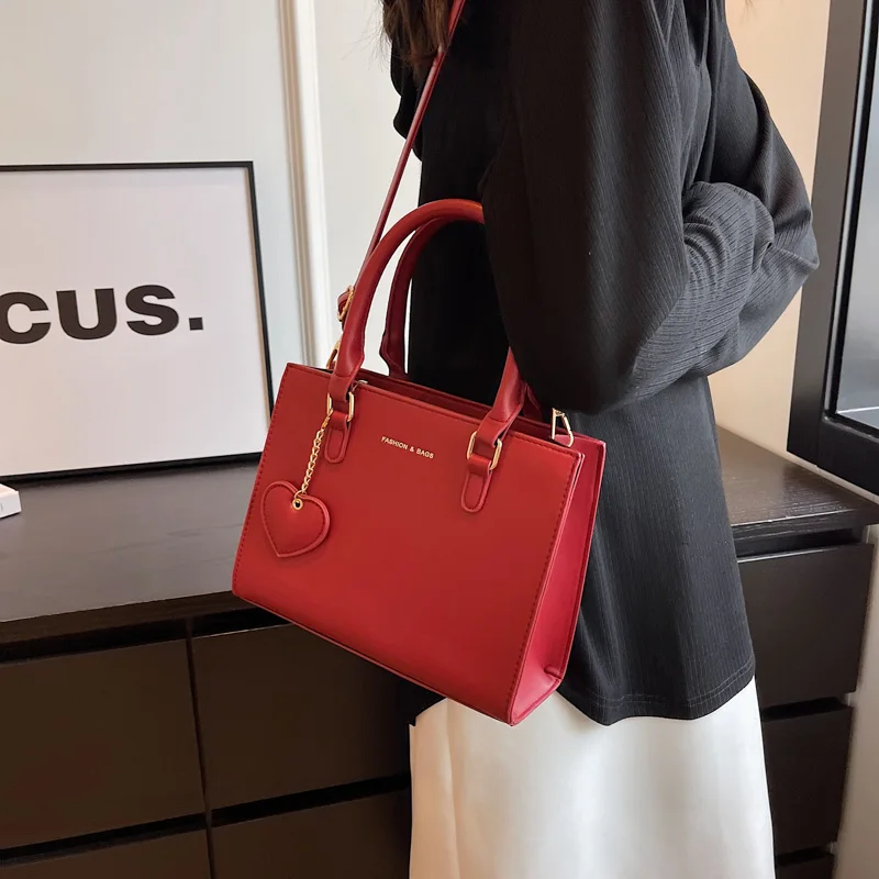 Simple Solid Color Large Capacity Women's Red Handbag Fashion New Casual Hundred Ladies Commuter Single Shoulder Crossbody Bags
Simple Solid Color Large Capacity Women's Red Handbag Fashion New Casual Hundred Ladies Commuter Single Shoulder Crossbody Bags